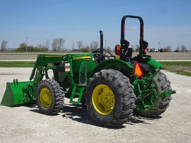 Image of John Deere 5067E equipment image 3
