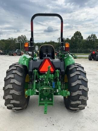 Image of John Deere 5067E equipment image 3