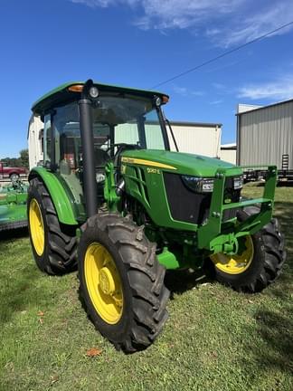 Image of John Deere 5067E equipment image 4