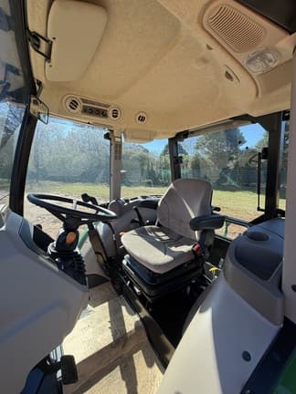 Image of John Deere 5067E equipment image 4