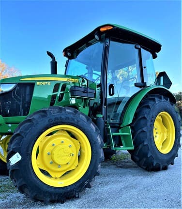 Image of John Deere 5067E equipment image 3