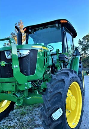 Image of John Deere 5067E equipment image 2