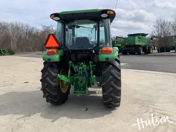 Image of John Deere 5067E equipment image 4