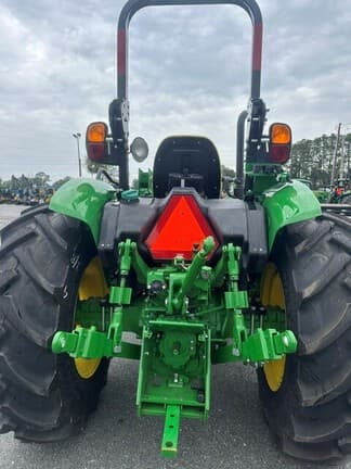 Image of John Deere 5067E equipment image 3