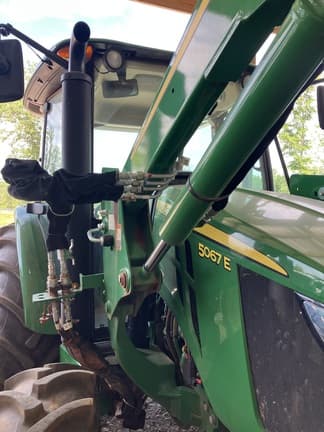Image of John Deere 5067E equipment image 1