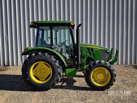 Image of John Deere 5067E equipment image 1