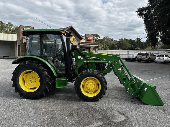 Image of John Deere 5067E equipment image 3