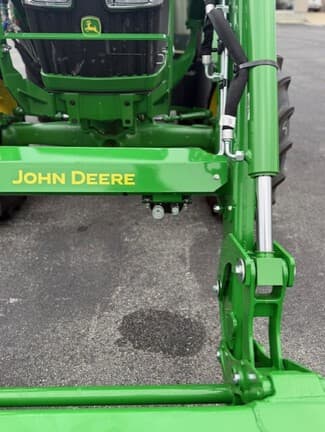 Image of John Deere 5067E equipment image 4