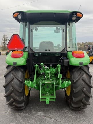 Image of John Deere 5067E equipment image 3