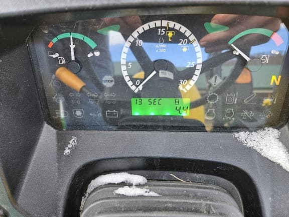 Image of John Deere 5067E equipment image 4