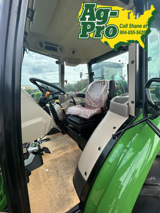 Image of John Deere 5067E equipment image 4