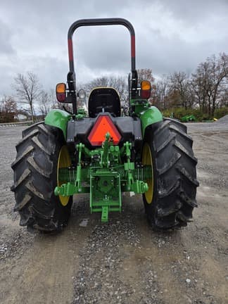 Image of John Deere 5067E equipment image 3