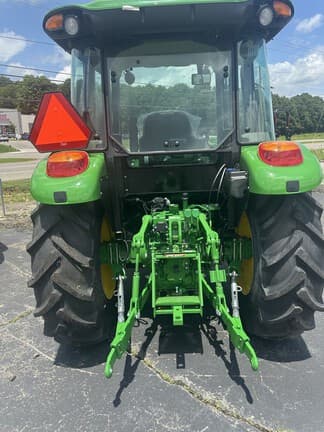 Image of John Deere 5067E equipment image 4