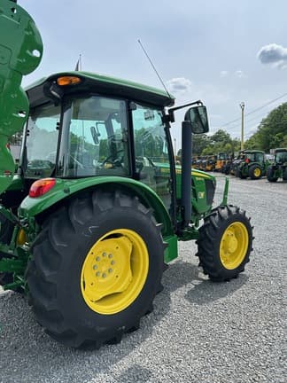 Image of John Deere 5067E equipment image 3