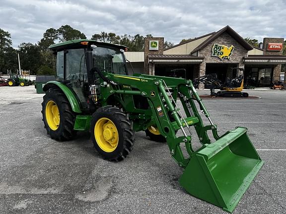 Image of John Deere 5067E equipment image 2