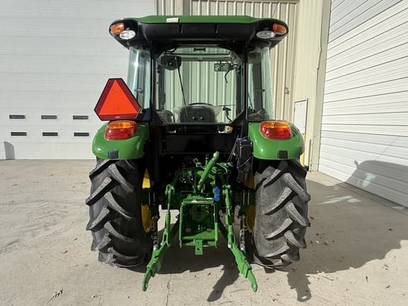 Image of John Deere 5067E equipment image 3