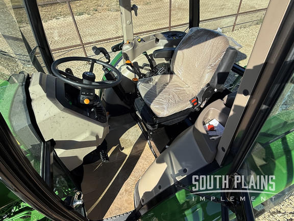 Image of John Deere 5075E equipment image 4