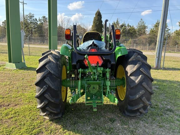 Image of John Deere 5075E equipment image 4