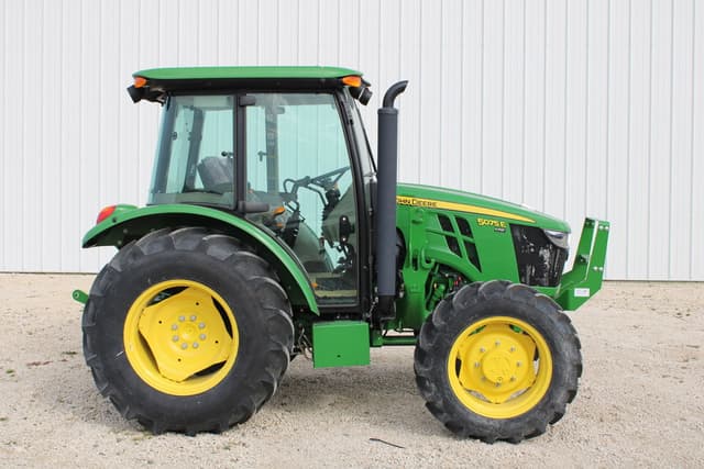 Image of John Deere 5075E equipment image 1