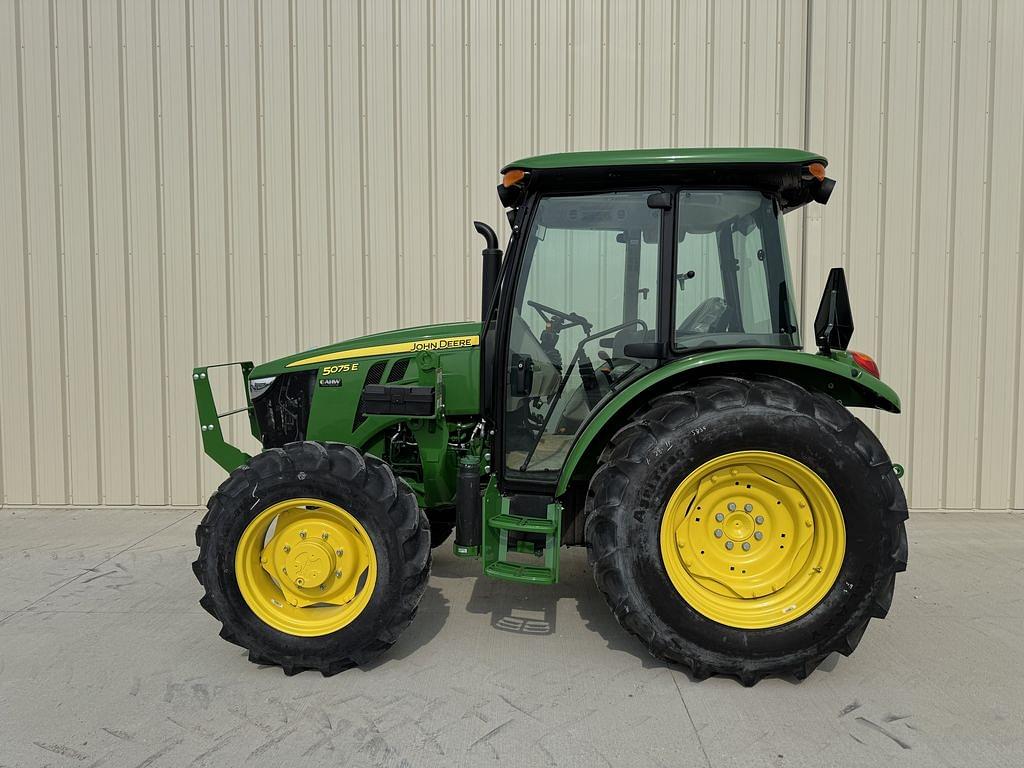 Image of John Deere 5075E Primary image