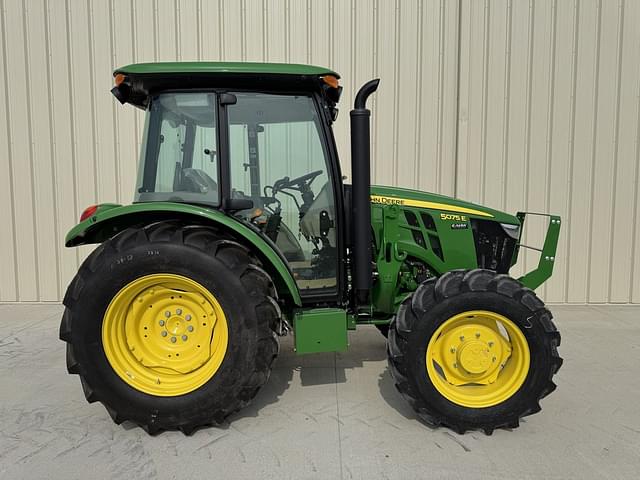 Image of John Deere 5075E equipment image 2