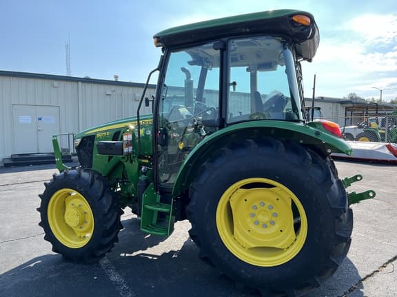 Image of John Deere 5075E equipment image 3