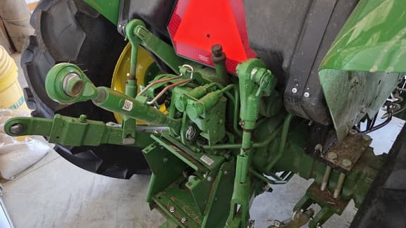 Image of John Deere 5075E equipment image 4