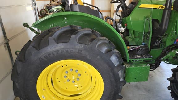 Image of John Deere 5075E equipment image 3