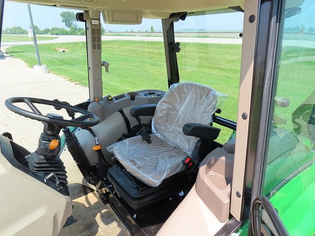 Image of John Deere 5075E equipment image 4