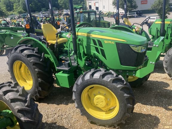 Image of John Deere 5075E equipment image 3