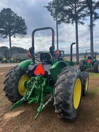 Image of John Deere 5075E equipment image 4