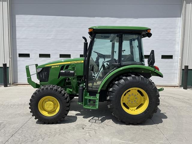 Image of John Deere 5075E equipment image 2