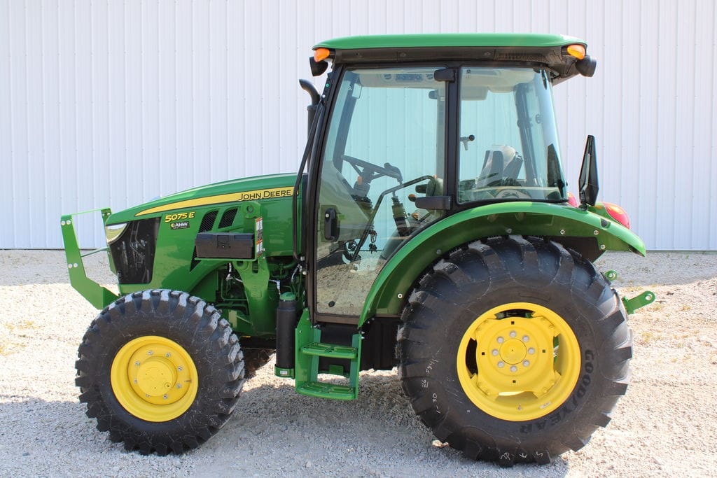 2025 John Deere 5075E Equipment Image0