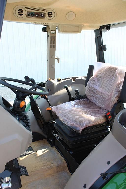 Image of John Deere 5075E equipment image 4