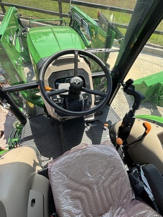 Image of John Deere 5075E equipment image 3