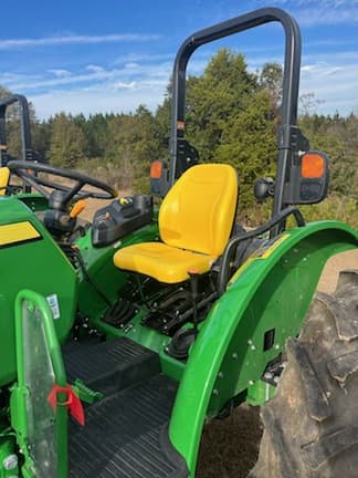 Image of John Deere 5075E equipment image 3