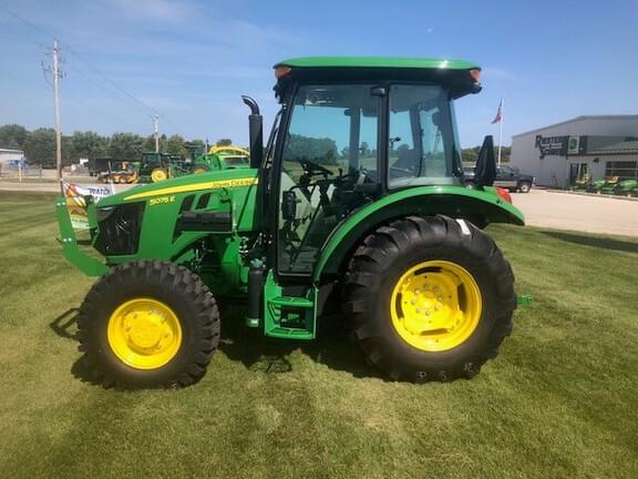 Image of John Deere 5075E equipment image 1