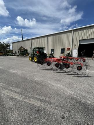 Image of John Deere 5075E equipment image 4