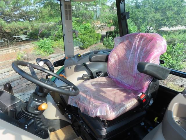 Image of John Deere 5075E equipment image 4