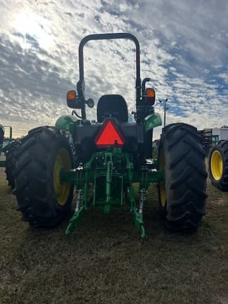 Image of John Deere 5075E equipment image 4
