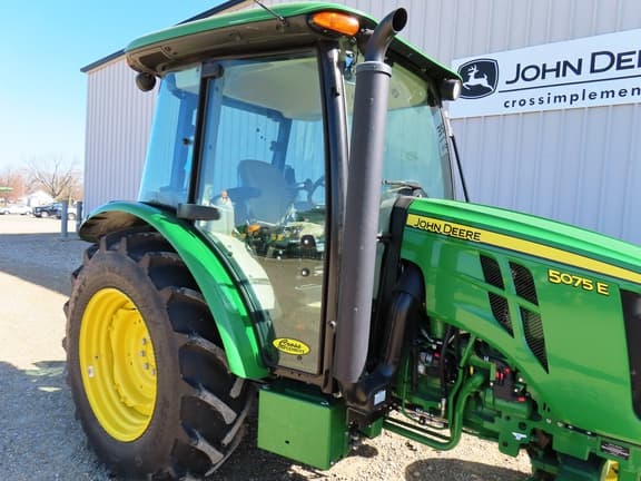 Image of John Deere 5075E equipment image 4