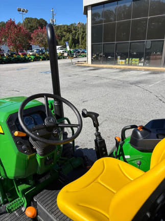 Image of John Deere 5075E equipment image 4