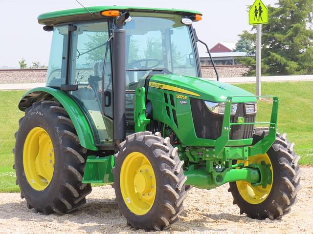 Image of John Deere 5075E equipment image 3