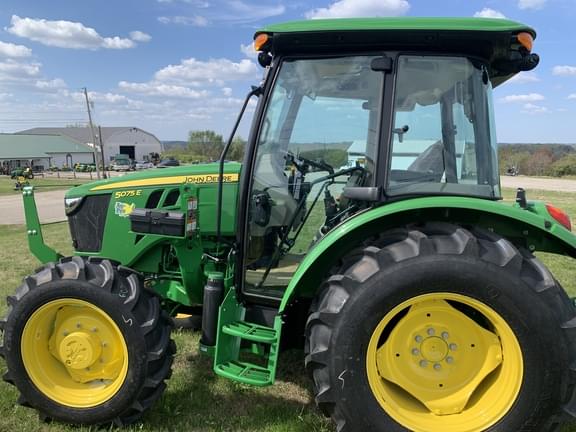 Image of John Deere 5075E equipment image 3