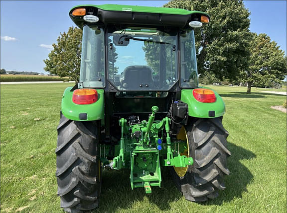 Image of John Deere 5075E equipment image 4
