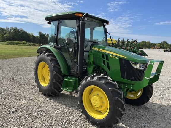 Image of John Deere 5075E equipment image 4