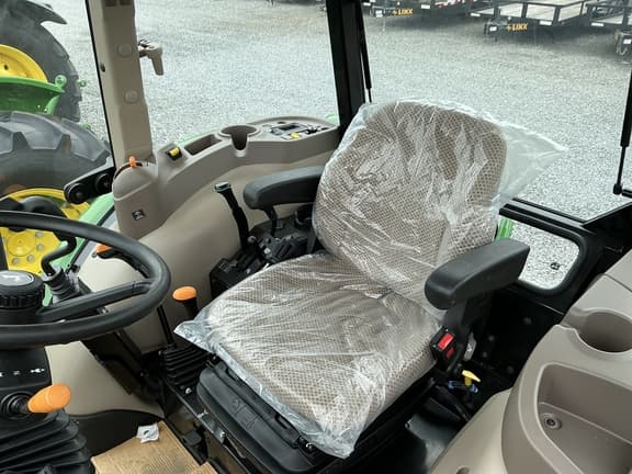 Image of John Deere 5075E equipment image 3