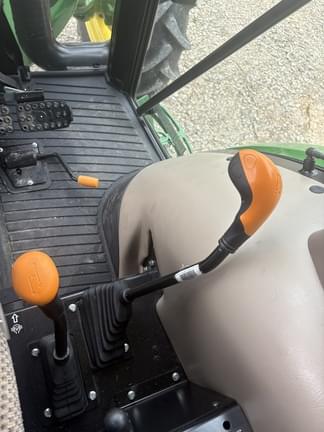 Image of John Deere 5075E equipment image 4