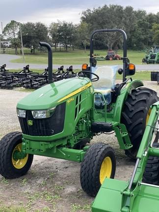 Image of John Deere 5075E equipment image 3