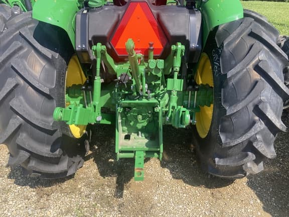 Image of John Deere 5075E equipment image 4